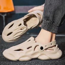 Sandalias huecas informales y modernas para hombre, zapatos de playa, zapatillas de exterior de de estilo coreano para el hogar