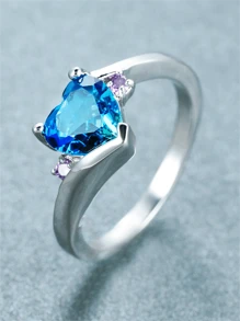 1只藍色心形寶石和裝飾戒指,適用於女性的訂婚和婚禮求婚