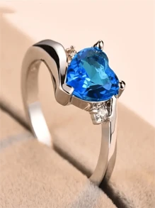 1只藍色心形寶石和裝飾戒指,適用於女性的訂婚和婚禮求婚