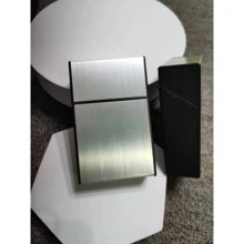 一件式翻蓋煙盒,防潮,經典中性設計,適合普通香煙和細香煙。創新便攜式鋁合金和塑料翻蓋防潮抗壓煙盒,適用於整包香煙。 - 彩色 - 查看 2