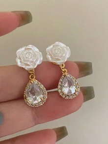 1對女士白色樹脂花和豪華鑲嵌水晶耳環,適合上班、派對和夜生活 - 白色 - 查看 5