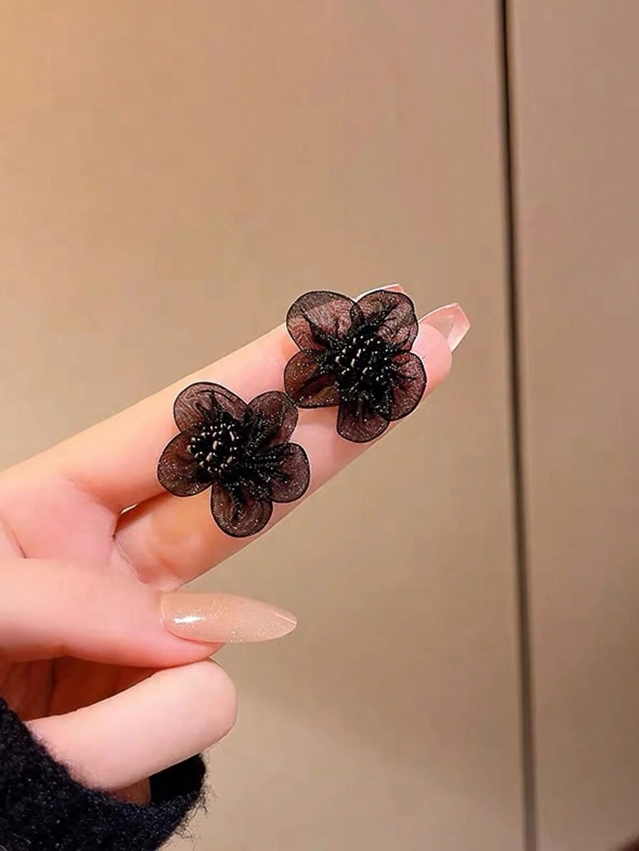 1pair Elegant Black Flower Shaped Stud Earrings Suitable For Women To Wear In Any Occasion Valentines,Mom,Mother,Mother's Day,Gift - Black - View 1