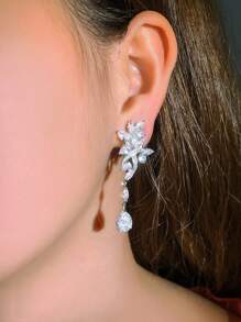 1 Pair No Ear Hole Design Cubic Zirconia Flower & Leaf Drop Style Clip-On Earrings For Women Wedding/Bridal Party, Without Piercing Valentines,Mom,Mother,Mother's Day,Gift