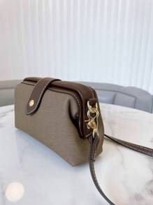 2025 时尚女包，高端复古蓝色和拼色拉链开合斜挎小包，休闲单肩包