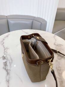 2025 时尚女包，高端复古蓝色和拼色拉链开合斜挎小包，休闲单肩包