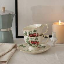 Taza de café de boca grande y platillo con diseño de fresa en estilo vintage francés - fresa - Ver 2