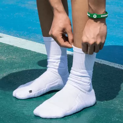 1 双男式厚款中筒纯色运动袜足球袜，适合篮球、跑步、健身、秋季