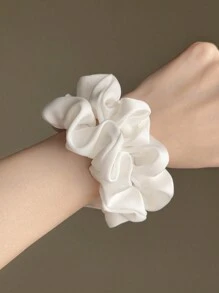 5个装缎面发圈，柔软舒适，适合扎马尾辫，复古百搭，既可作为礼物，也可日常佩戴，休闲发饰，头饰