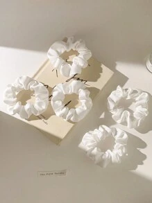 5个装缎面发圈，柔软舒适，适合扎马尾辫，复古百搭，既可作为礼物，也可日常佩戴，休闲发饰，头饰