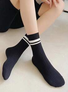 1/5 Pairs Random Letter Print Crew Socks, Fall Socks - Black and White - View 3
