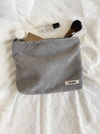 1个灰色毛绒拉链化妆包，完美适用于旅行和美容必备品，化妆包、护肤包、洗漱包、收纳袋、邮轮必备品、宿舍必备品、婚礼伴娘礼物、妈妈礼物、生日礼物、送给朋友和老师的礼物、家居装饰、浴室客厅床边收纳整理、珠宝收纳、唇油收纳、圣诞礼物、化妆包、旅行、送给女性的礼物、旅行必备品、化妆包、手拿包/小手提包、化妆品收纳、化妆包、化妆刷收纳、迷你化妆包、大容量化妆包、送给女性的礼物、圣诞礼物、女性礼物创意