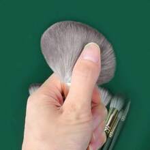 14支化妆刷套装 + 2个黑色粉扑，柔软蓬松，适用于眼影、粉底、腮红等，打造完美妆容。这款化妆刷套装包含多个化妆刷，是化妆新手和专业化妆师的理想之选。套装包含各种化妆刷，是化妆工具、化妆刷套装、化妆刷套装、完整化妆套装、化妆刷套装、化妆礼盒套装等。 - 墨綠色 - 查看 8