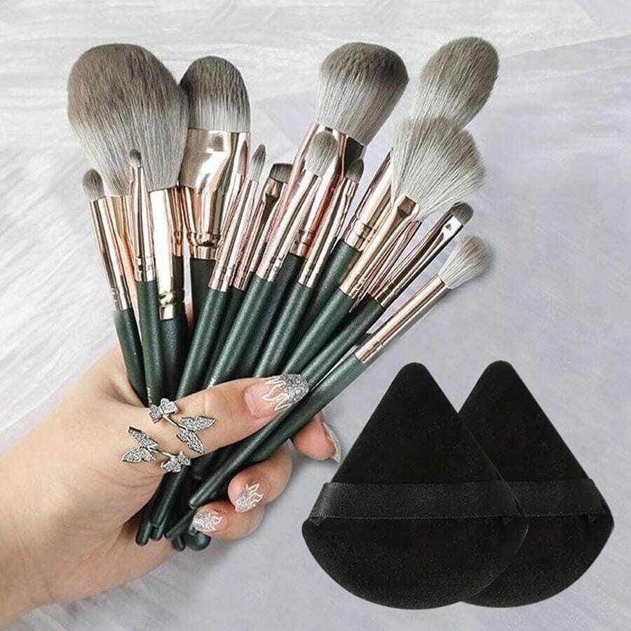 14支化妆刷套装 + 2个黑色粉扑，柔软蓬松，适用于眼影、粉底、腮红等，打造完美妆容。这款化妆刷套装包含多个化妆刷，是化妆新手和专业化妆师的理想之选。套装包含各种化妆刷，是化妆工具、化妆刷套装、化妆刷套装、完整化妆套装、化妆刷套装、化妆礼盒套装等。 - 墨綠色 - 查看 1