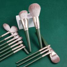 14支化妆刷套装 + 2个黑色粉扑，柔软蓬松，适用于眼影、粉底、腮红等，打造完美妆容。这款化妆刷套装包含多个化妆刷，是化妆新手和专业化妆师的理想之选。套装包含各种化妆刷，是化妆工具、化妆刷套装、化妆刷套装、完整化妆套装、化妆刷套装、化妆礼盒套装等。 - 墨綠色 - 查看 6