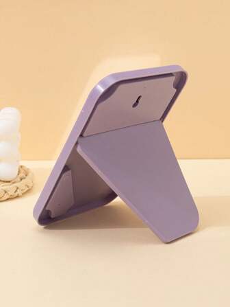 新款桌面折叠便携化妆镜，适合学生、宿舍、旅行，可作为礼物送给女友、母亲、女性，也可作为梳妆镜，装饰客厅、卧室、浴室等家居场所，是旅行、婚礼、派对、生日、送给男士、父母、挚友、老师的理想之选，也是新年礼物、趣味礼物、化妆用品、平价好物、房间装饰、梳妆台、旅行、卧室、化妆配件、镜子、梳妆镜、平价好物、圣诞礼物等。