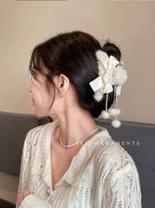 1 件裝女式優雅白色毛皮珍珠流蘇吊墜蝴蝶結 Ins 風格秋冬髮夾,簡約百搭,適合日常佩戴 - 白色 - 查看 2