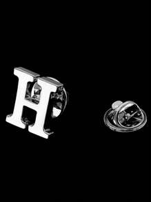 1個簡約時尚的男士字母造型胸針