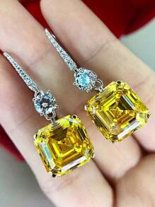 一对优雅的黄色立方氧化锆水滴耳环，适合作为情人节礼物送给女性。 - 銀色 - 查看 2