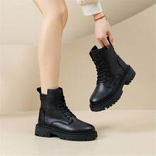 女士英倫風情短靴,秋天2023新品到貨,防水台跟,側拉鍊,Ins流行風格,摩托車靴子