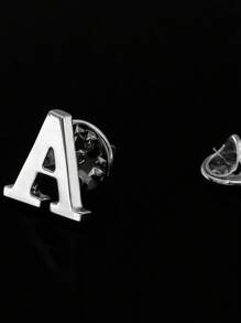 1個簡約時尚的男士字母造型胸針