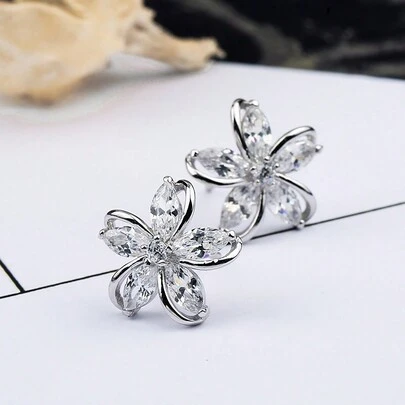 1 Đôi bông tai hình hoa đính đá Zirconia trong suốt dễ thương, thích hợp cho phụ nữ đeo trong đám cưới, trang sức cô dâu thời trang lấp lánh.
