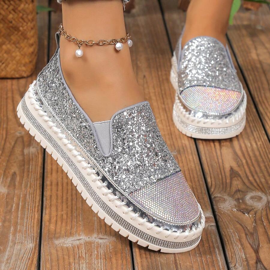 女性粗一腳蹬帶金屬亮絲&水鑽,方便穿戴和休閒風格