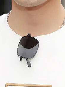 1副可折叠时尚黑色眼镜，适合驾驶、海滩等场合，打造街头风格，可搭配毛衣、夹克、卫衣、连帽衫、皮裤和工装裤，是夏季海滩度假、户外活动和旅行的理想之选。 - 黑色 - 查看 3