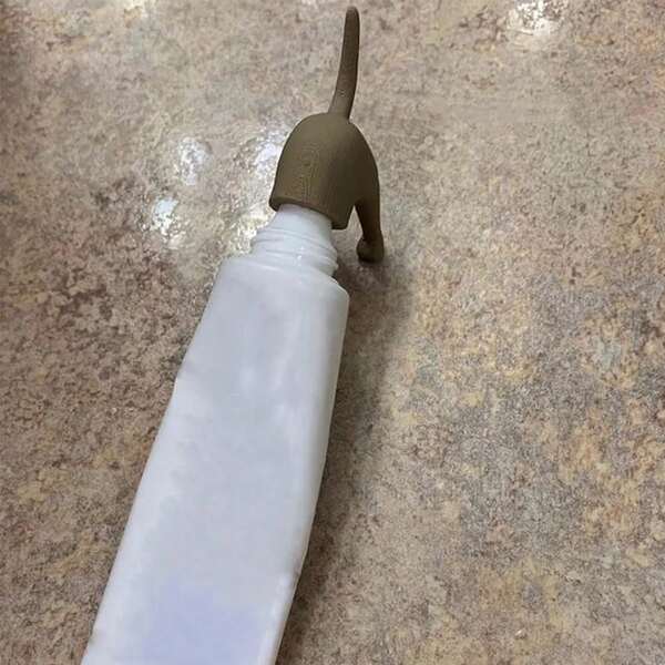 1 Pcs pooping Dog Butt Toothpaste Topper, Pooping Toothpaste Cap, Funny