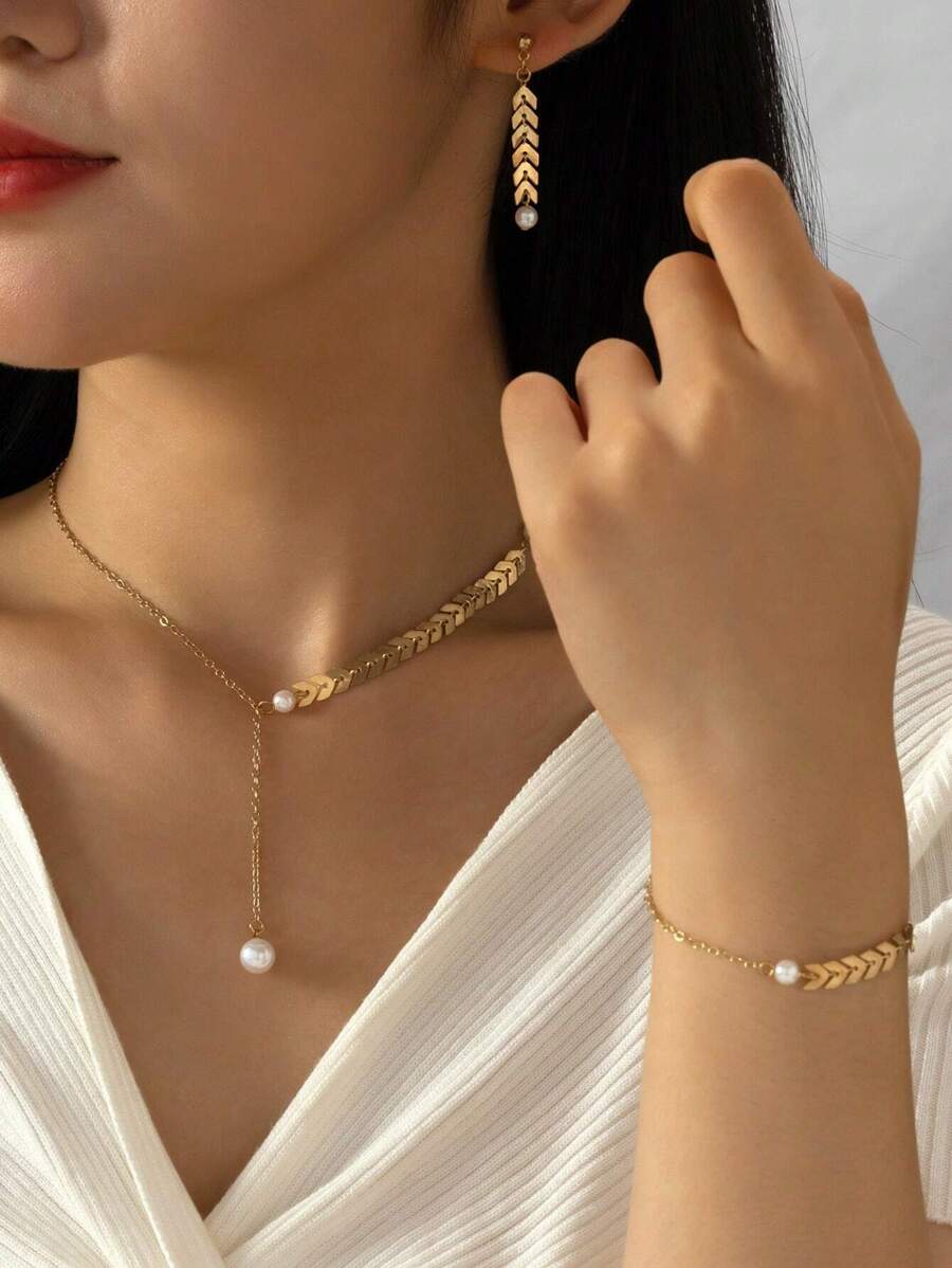 1 套包括 1 条珍珠吊坠项链、1 条手链、1 对耳环（无礼品盒）