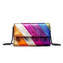 彩虹色斜挎包，配链条肩带。设计紧凑方便，非常适合日常生活和商务购物。采用拼接 PU 皮革制成，设计百搭，适合秋冬季节。非常适合送给女性朋友的礼物。 - 彩色 - 查看 3