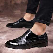 全新商务休闲鞋 男士漆皮尖头系带正装牛津鞋