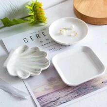 1pc Nordic Style Creative Ceramic Shell Shaped Jewelry Tray, Asymmetrical Fruit Plate, Small Dish For Dresser/Decoration/Storage, Christmas & New Year Gift - White - View 4