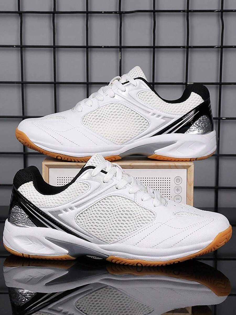 男女生皆適用的排球鞋,具有琴弦底,適用於羽毛球、乒乓球、網球等運動 - 黑與白 - 查看 1