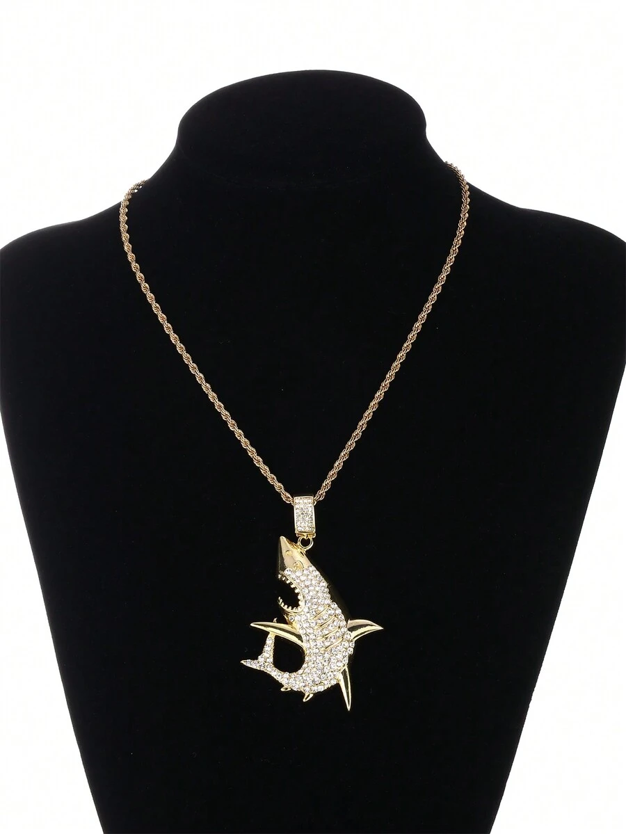 逼真的兇猛大白鯊項鍊吊墜,銀色和金色,是孩子、家人、男友的完美禮物;適合炫酷裝扮;鋅合金鏈帶,耐久且適用於所有季節、派對和日常穿搭;正品套裝