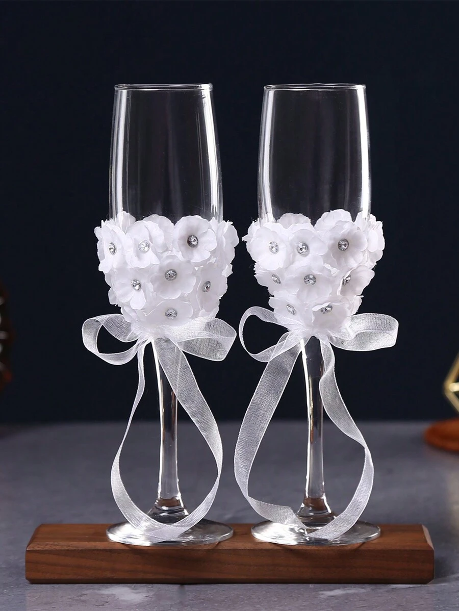 1 Conjunto de Taças de Noivo e Noiva Brancas Decoradas com Flores Brancas, Strass, Renda e Laços de Tule, Perfeito para Festas de Casamento (2 peças) Dia dos Namorados - Branco - Visão 1
