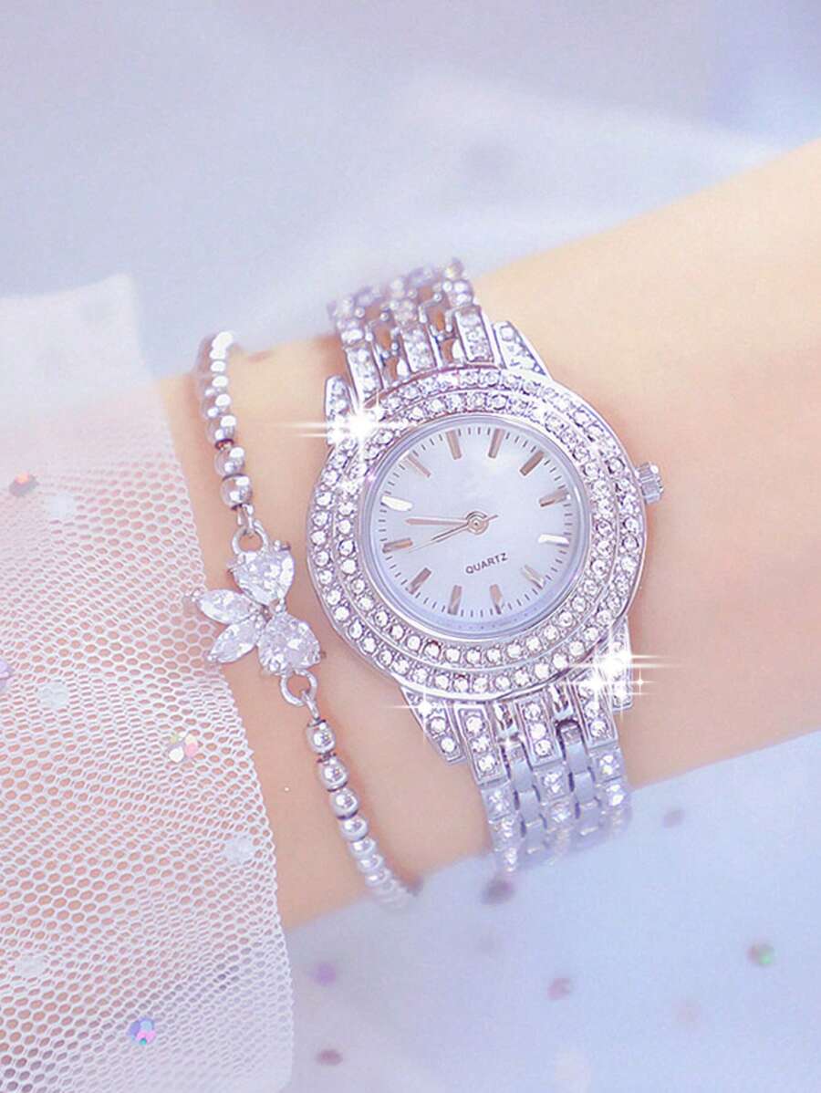 Bộ 2 chiếc đồng hồ nữ thạch anh thời trang và đa năng với mặt tròn, dây đeo kim loại và vòng tay nơ đính đá, thích hợp làm quà tặng, dịp lễ và đeo hàng ngày.