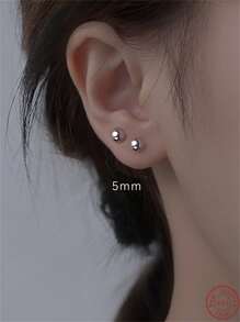 Un Ensemble De 6 Paires De Boucles D'oreilles À Crampons En Boule (diamètre 3mm, 4mm, 5mm) Avec Boîte Cadeau, Adapté Pour Le Style Simple Et À La Mode, Les Rencontres, Les Vacances, Les Mariages, Les Fêtes, Les Voyages, Les Trajets Quotidiens, Style Polyvalent. Idéal Pour Offrir À Des Amies, Mères, Enseignantes, Meilleures Amies Et Camarades De Classe Sur Une Plage D'été.