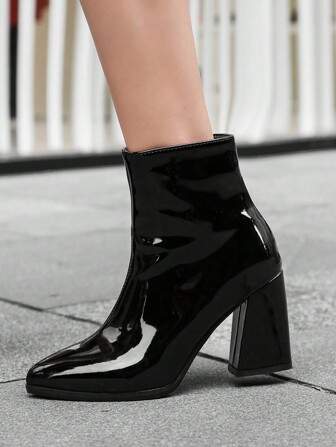 Fashionable Pointed Toe Boots With Chunky Heel