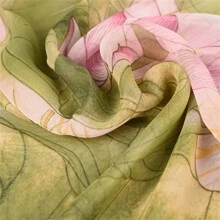 綠色蓮花圖案防曬綢緞圍巾薄絲巾蓮花池月色沙灘浴巾裝飾性頭巾披肩 - 綠色 - 查看 2