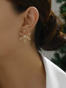 1pair Simple Yet Elegant Metallic Snowflake Shaped Earrings For Women, Perfect For Christmas Vacation And New Year As Versatile Stud Earrings Or Gifts - Snowflake - View 1