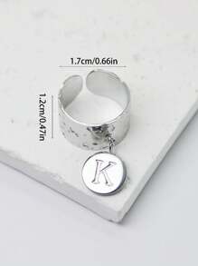 1入組極簡風格字母圓盤子鈦鋼打開圓環,合適的適用於女性日常穿著 - 銀色 - 查看 2