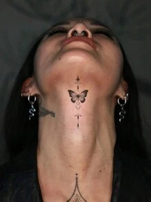 1張黑蝴蝶、文字和脊椎花紋暫時性刺青貼紙,適用於手臂、手腕和身體 - 黑色 - 查看 1