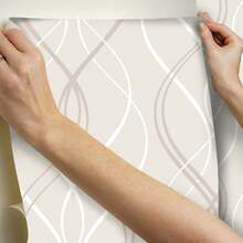 Papel de Parede Vinílico Autoadesivo Lavável Abstrato Linhas Curvilíneas Bege Marrom Branco Decoração Moderna Quarto - Sala de Estar - Escritório - 10M - Visão 4