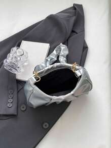 新款时尚复古通勤黑色简约褶皱单肩云朵包，潮流日本包 - 銀色 - 查看 8