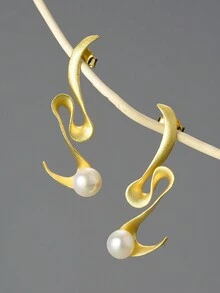 1 对精致仿珍珠波浪耳环，适合女士 S925 纯银母亲节情人节优雅迷人的精致女士珠宝礼物