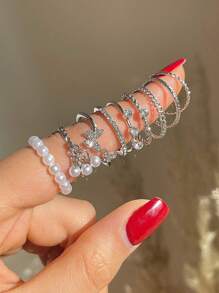 9入組隨機時尚蝴蝶設計接骨指環套組,鑲有鑽石和人造珍珠裝飾,適合女性日常佩戴