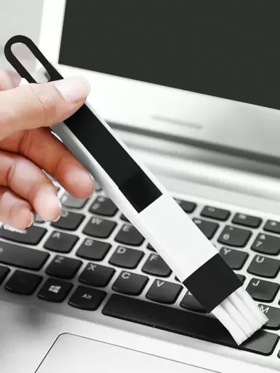 فرشاة مكتب سوداء مع مجرفة 2 في 1، فرشاة تنظيف شقوق لوحة المفاتيح