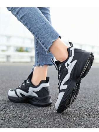 Women's Lightweight Shock-absorbing Sport Shoes, Suitable For Indoor, Outdoor & Casual Wear, Fashionable Black And White Color With Cloud Pattern, For Spring And Autumn Seasons