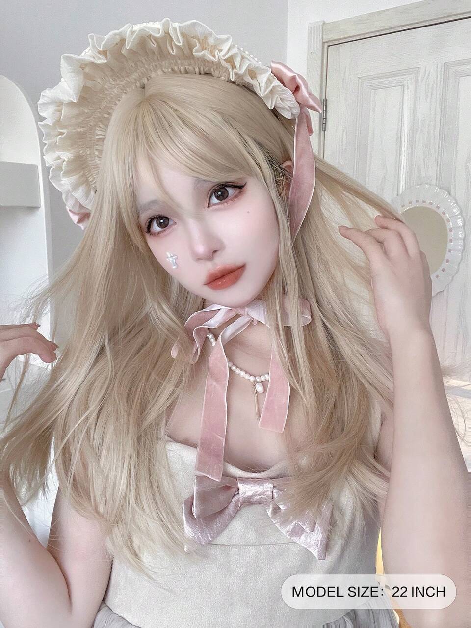 alicegarden 22-Inch Long Synthetic Wig Featuring A Natural Wavy Style In A A Stunning Gold. Designed With Bangs , This False Hairpiece Is Perfect For Ms Daily Use, Offering A Natural And Realistic Appearance That Mimics Gift For Ladies. (No Accessories)