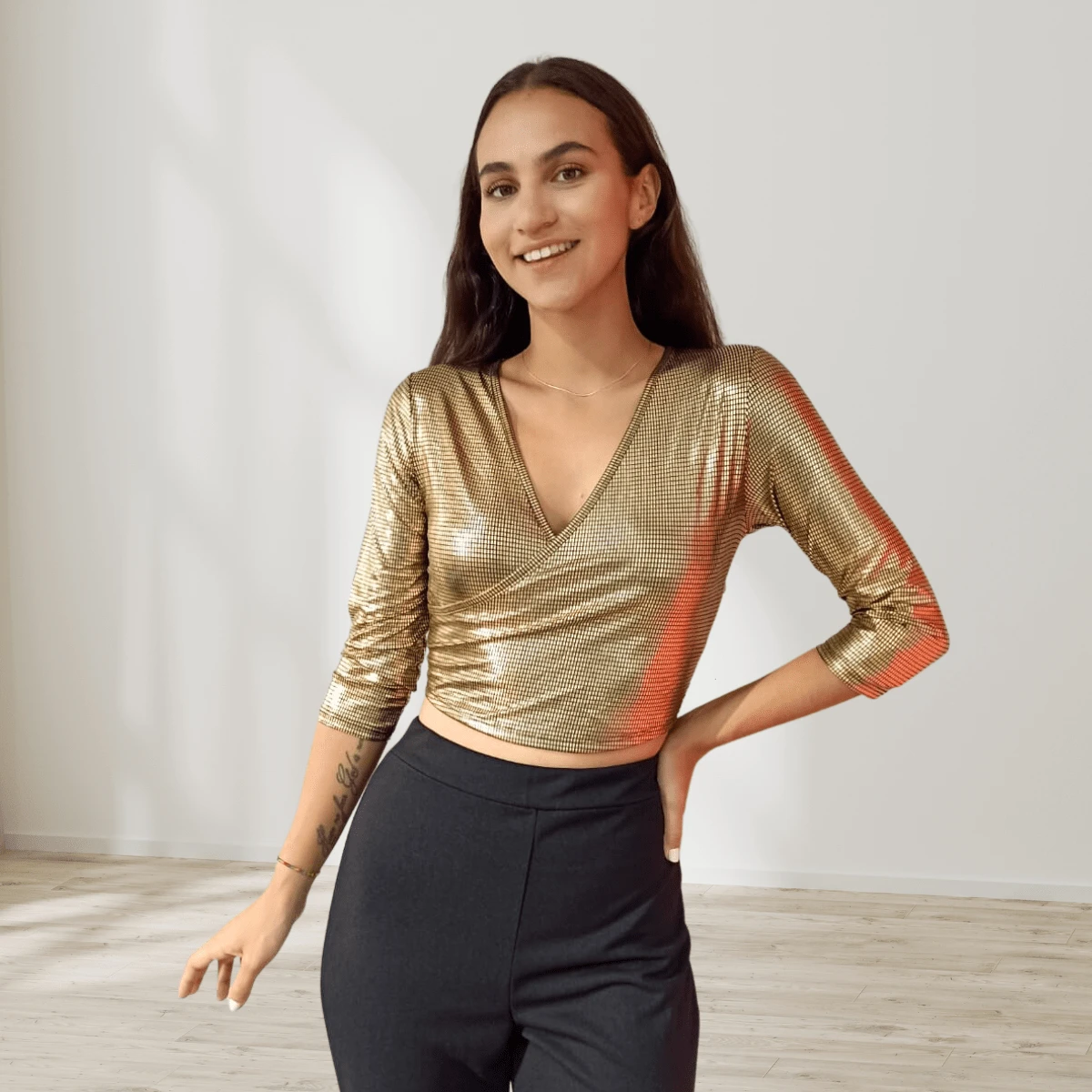 Fashion Elegant Shiny Three Quarter Sleeve Spandex Blouse Metallic Cross Crop Top T-Shirt - Gold - View 1